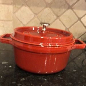 Staub. La cocotte dish. Used once. 22cm